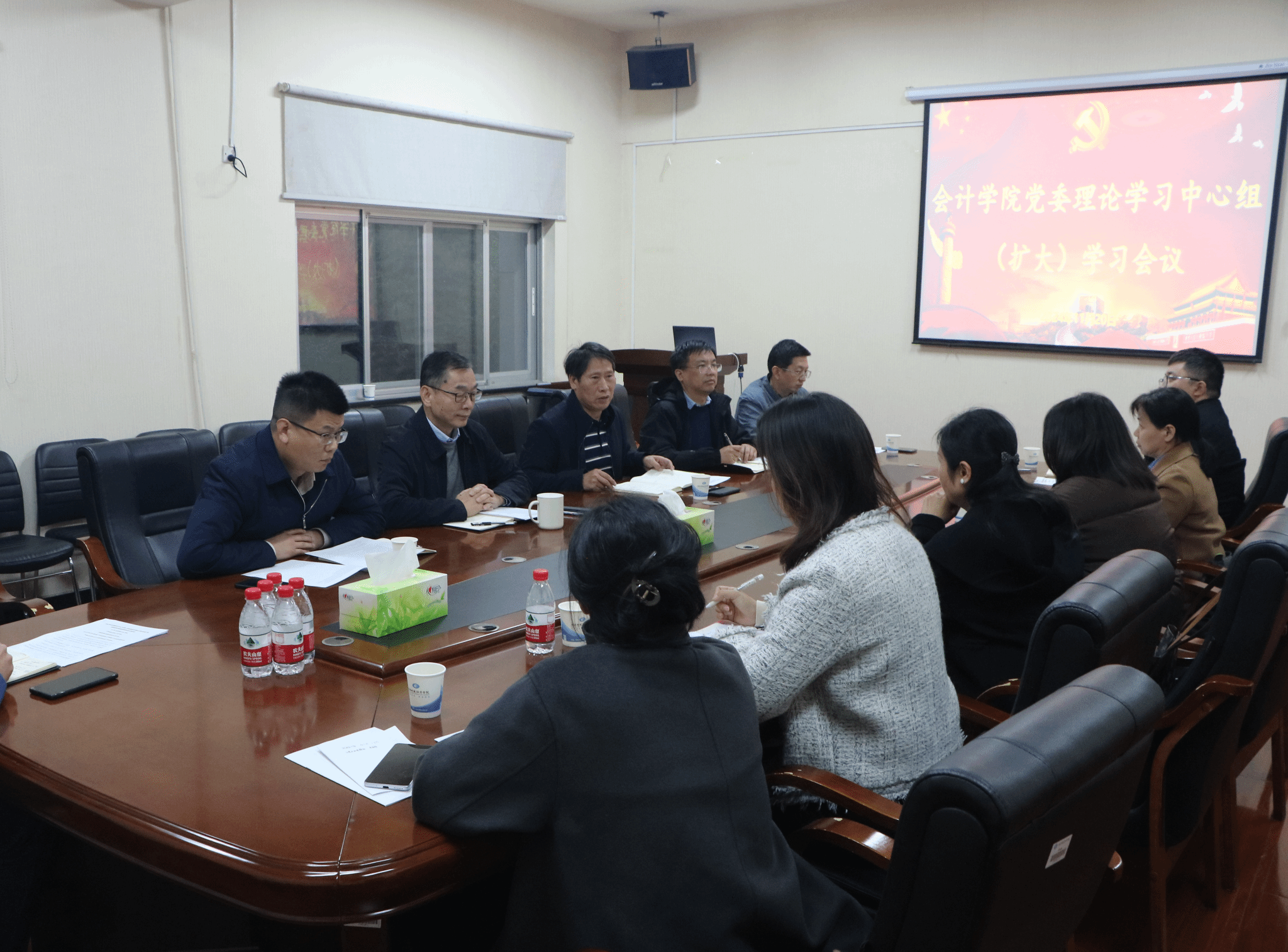 学院党委理论学习中心组专题传达学习全国教育大会精神