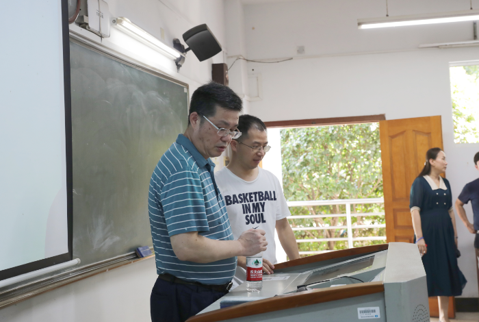 1630918791049060367.png 看教室.png