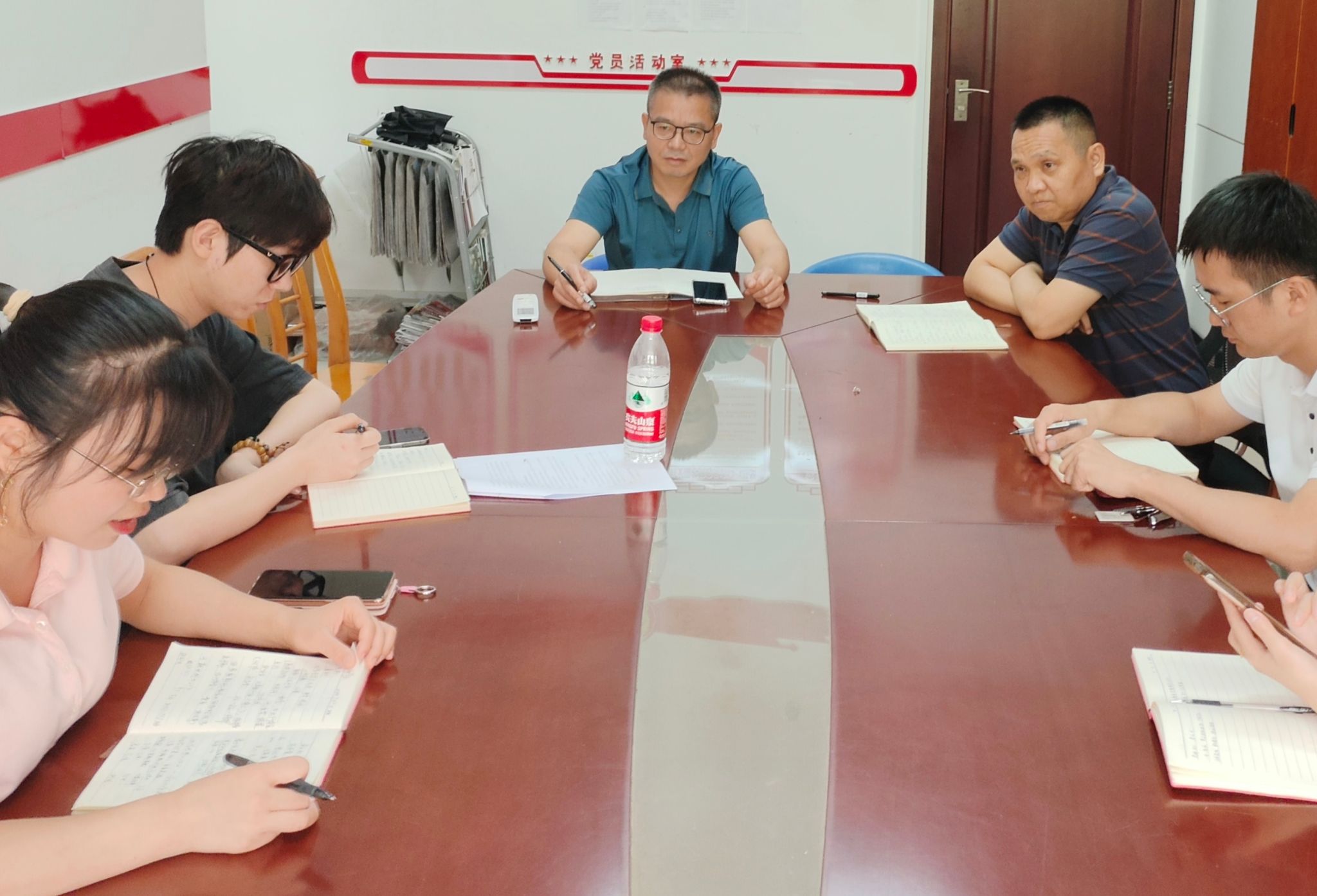 法学与公共管理学院组织全体辅导员深入学习党的二十届三中全会精神