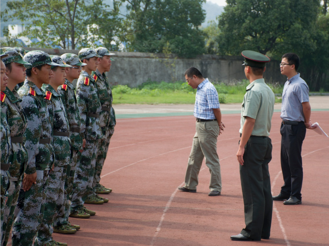 1505788165042008452.png 2017新生军训01.png