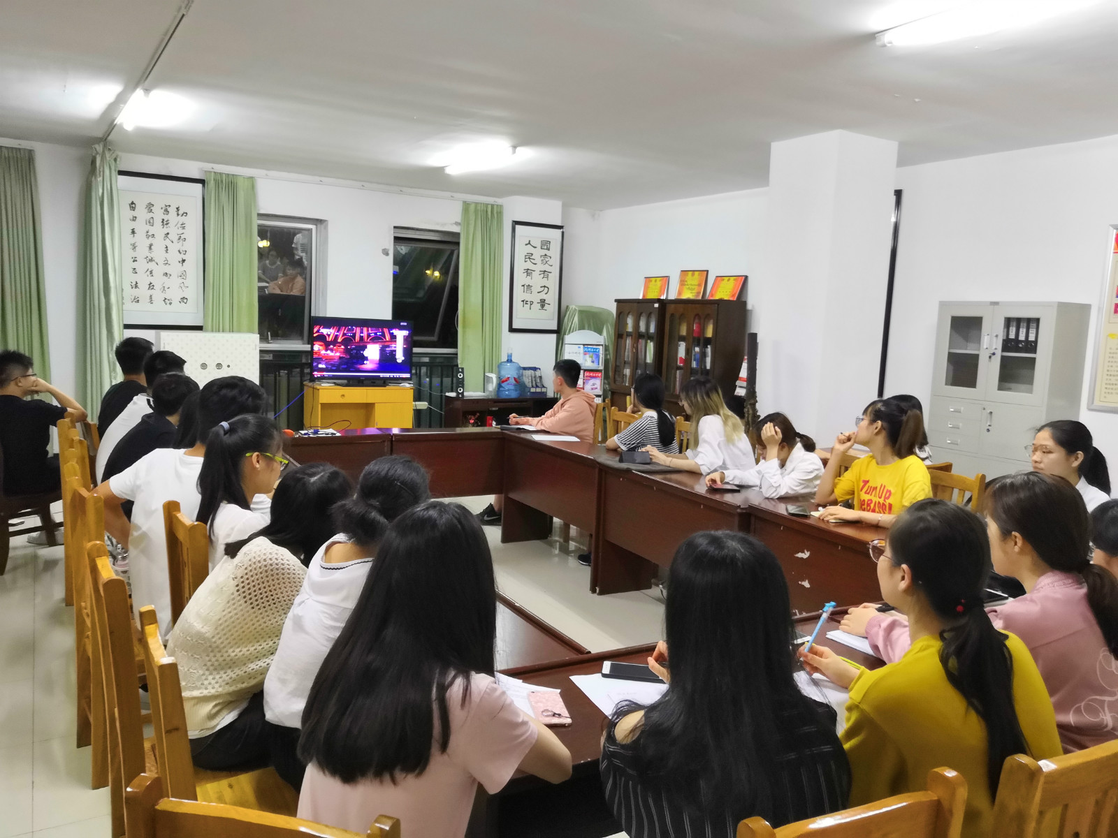 坚定党的道路 腾飞中国发展