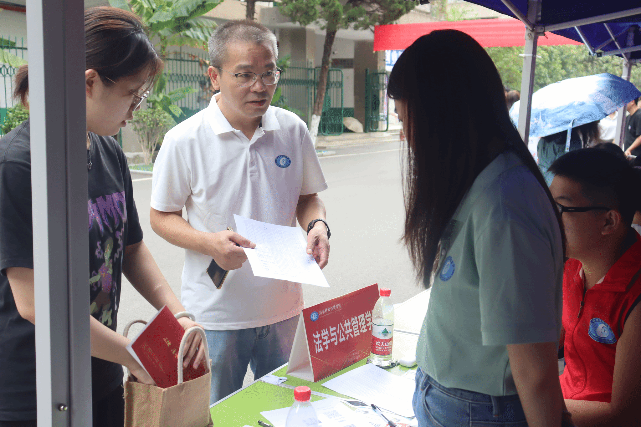 Beat365唯一官方网站法学与公共管理学院2025级专升本新生报到工作顺利完成