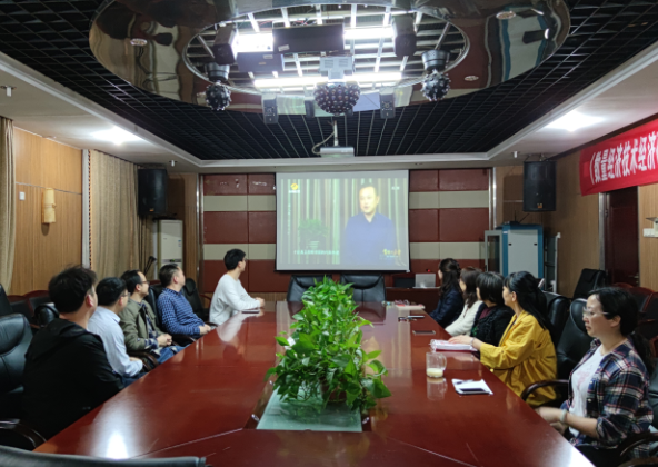 1619266205292077586.png 11.经济学院教师集中收看节目.png