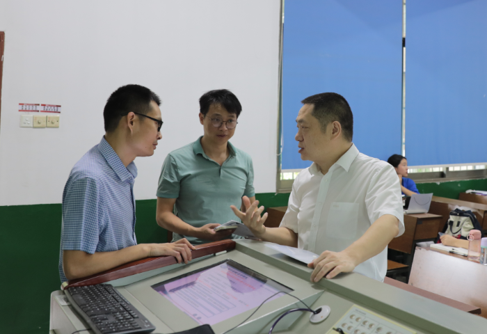 1630919211346013307.png 课间交流.png