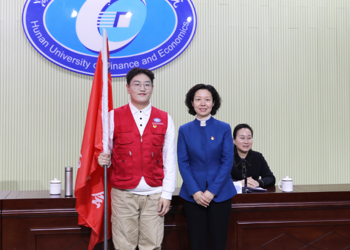 1677838638462040592.png 授旗.png