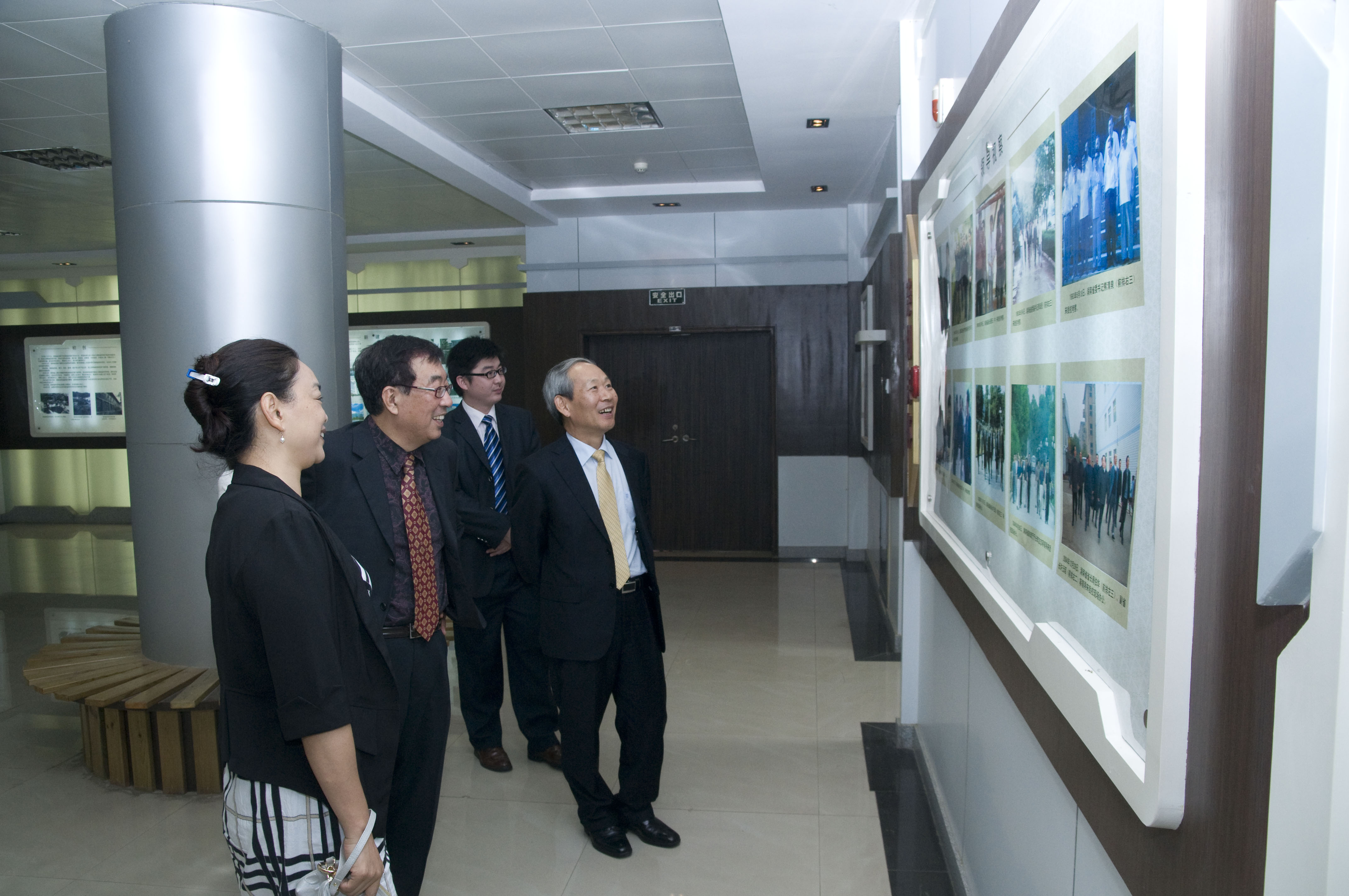 1511416084636082418.jpg 1367547766967.jpg