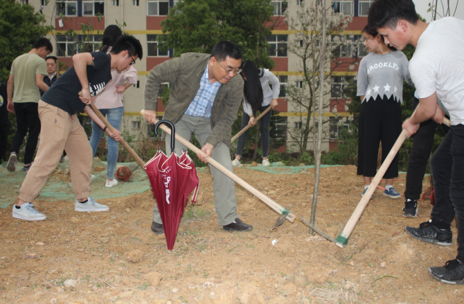 1523590061253086795.png 王校长种树.png