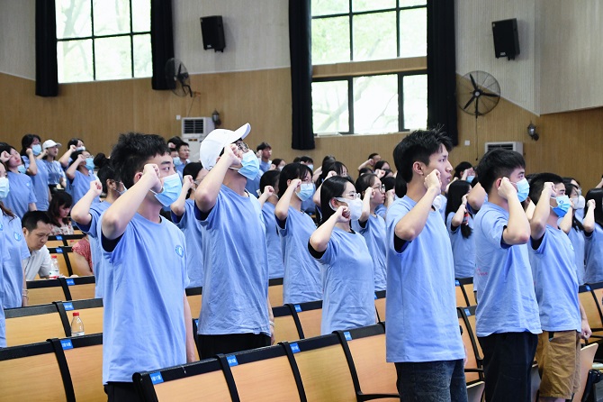 图为全体志愿者宣誓 肖海华摄.jpg