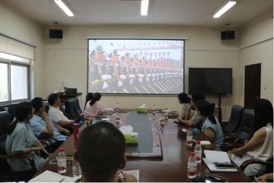 会计学院组织观看抗战胜利80周年纪念大会及阅兵式