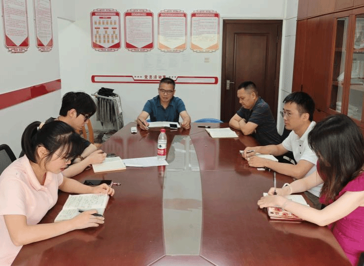 法学与公共管理学院召开辅导员思想政治理论学习暨大学生思想政治工作专题研究会议