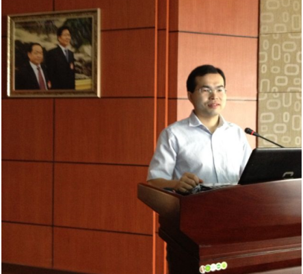 副教授：卢锋华