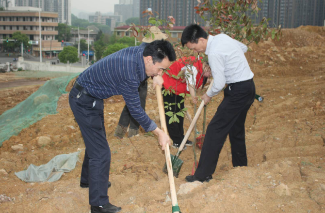 1523590052527009694.png 植树现场.png