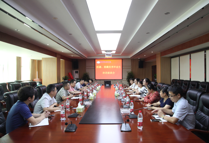 1499486832948021267.png 欢送会现场.png