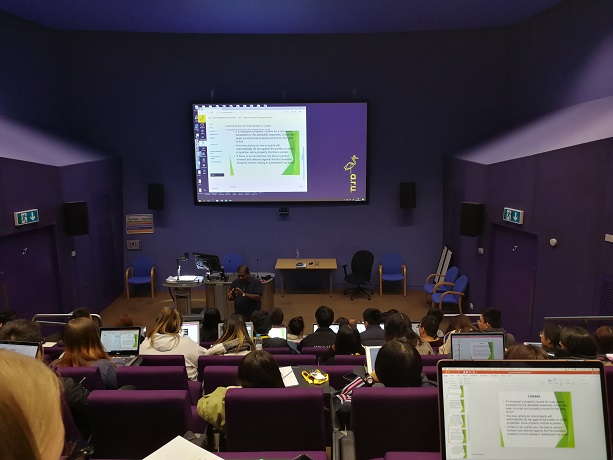 1577677114655003746.jpg C:UsersAdministratorDesktop\u62a5道配的照片ARU NATHIA 讲课现场.jpg