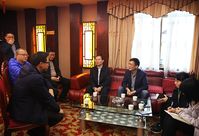 左志锋校友与陈灿军一行交流探讨旅游管理专业办学方向.jpg