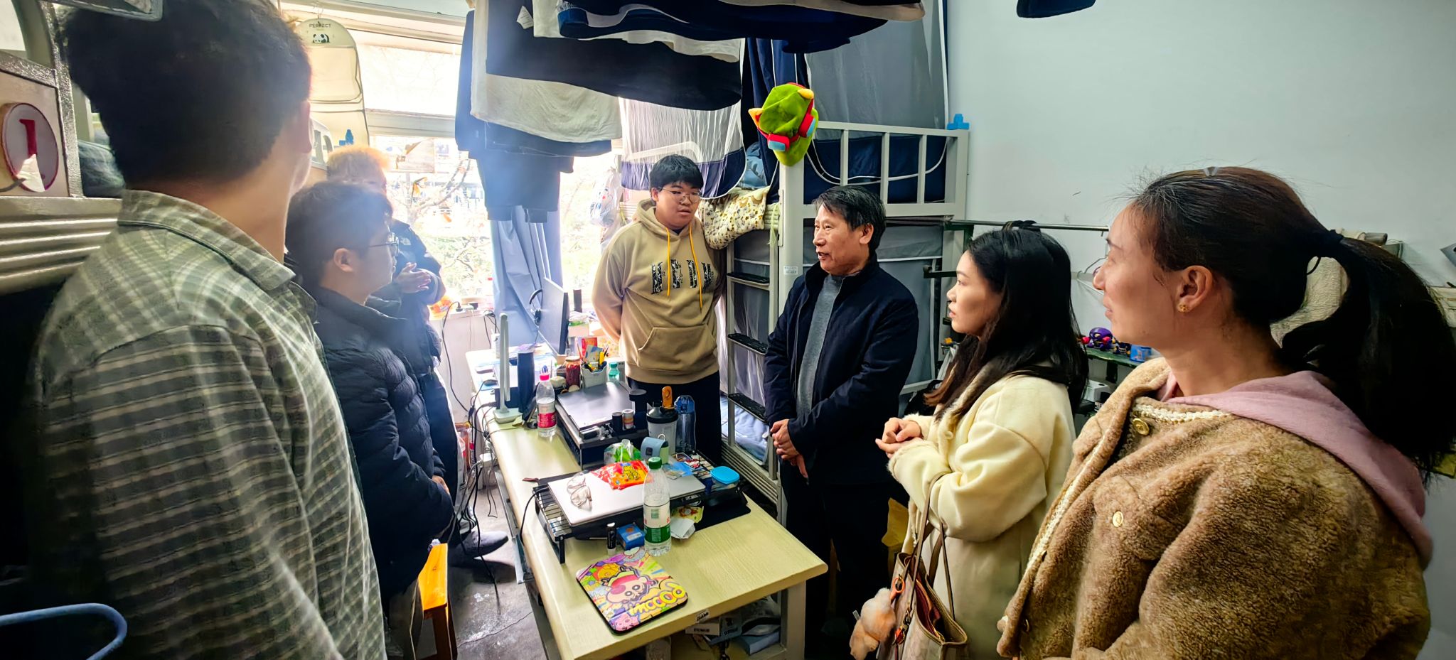 冬日送暖 情系学子——会计学院深入走访学生宿舍